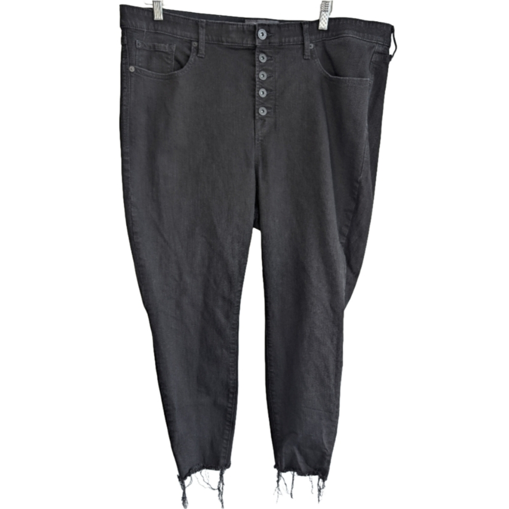 Torrid Women's Size 22 Shorts Black Button Fly Stretch Skinny Jeans Raw Hem‎